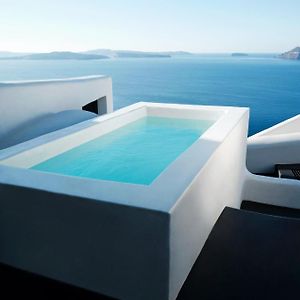Junior Suite Outdoor Hot Tub & Caldera View