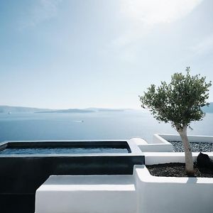 Honeymoon Suite Outdoor Hot Tub & Caldera View