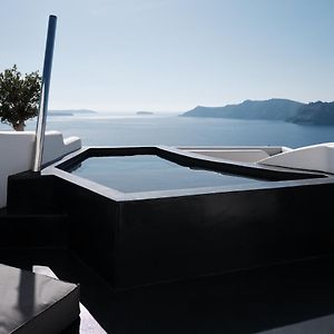 Deluxe Suite Outdoor Hot Tub & Caldera View